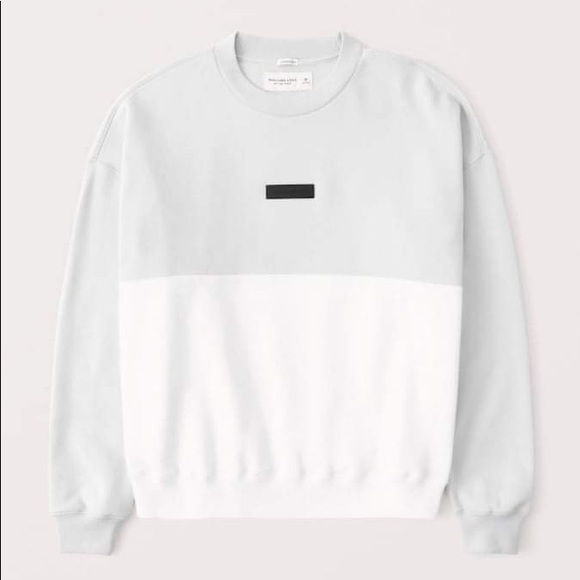 Abercrombie and Fitch Oversized Sweatshirt size XS NWT - Picture 1 of 9